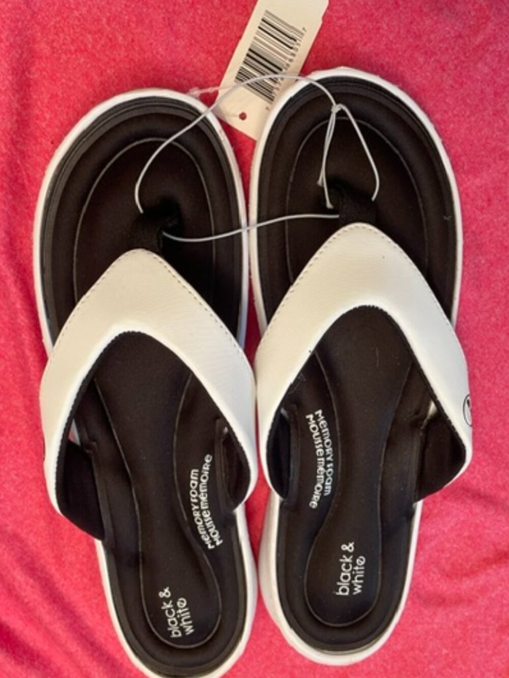 Black & White Rubber Sandals - NWT – Sz 7 - Memory Foam Sole